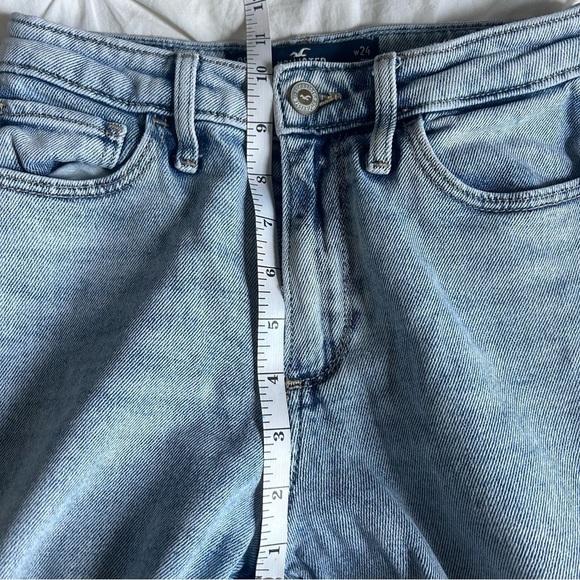 Hollister Curvy High-Rise Mom Jeans Faded Blue - Picture 4 of 6